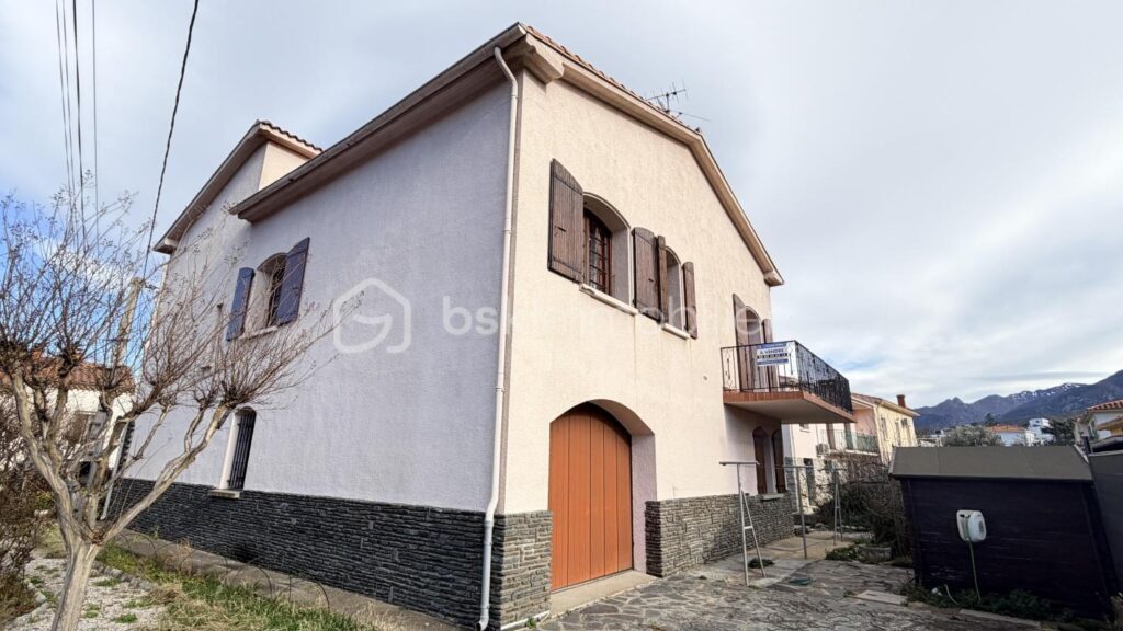 VILLA 188 m² Prades – 8 pièces – 5 chambres – 188 m²
