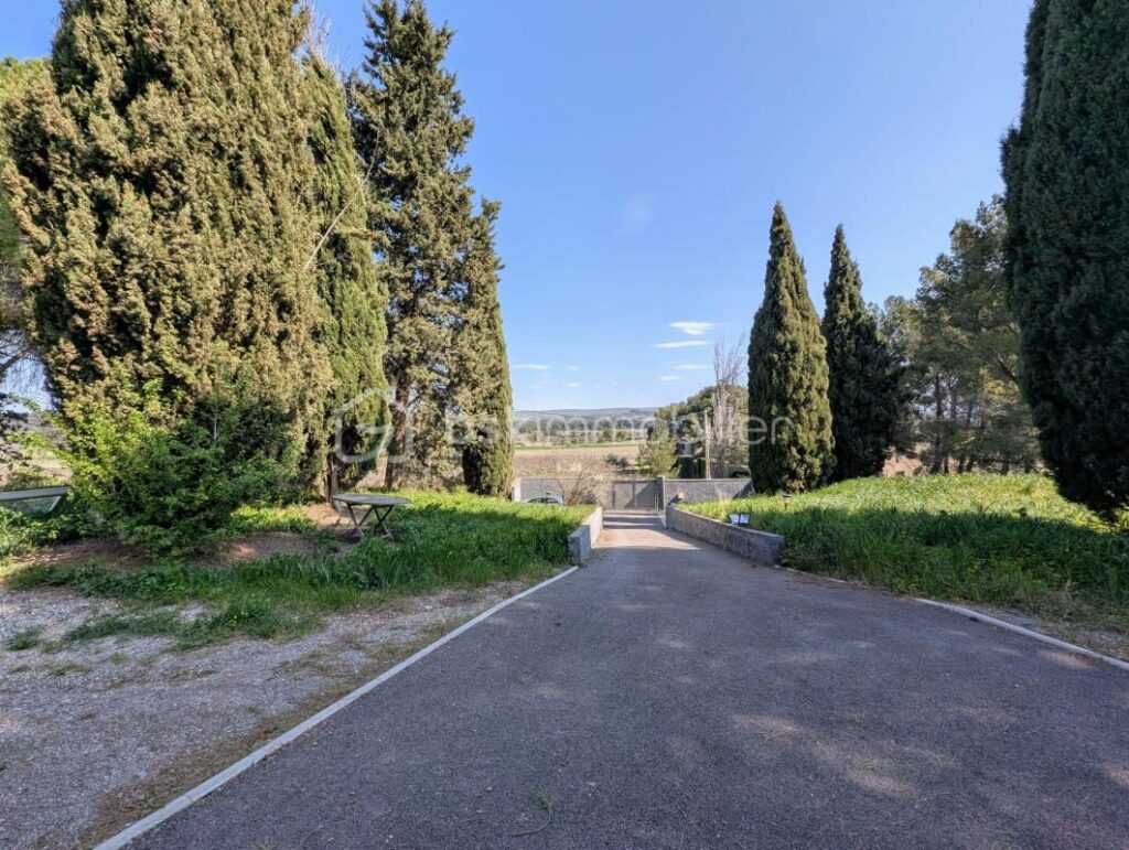 MAS de CARACTERE en Pierre – Havre de Paix avec Piscine et Oliveraie – 7 pièces – 5 chambres – 195 m²