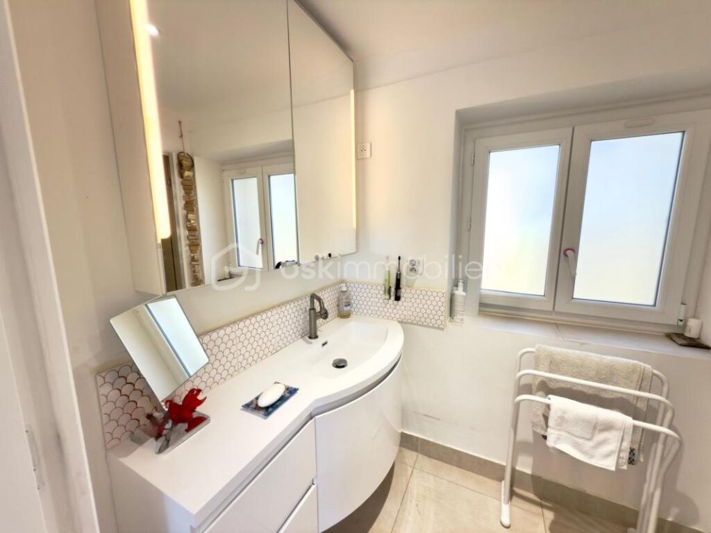 Duplex d’exception – Dernier étage avec balcon filant, triple exposition – Nice Gioffredo – 4 pièces – 3 chambres – 100 m²