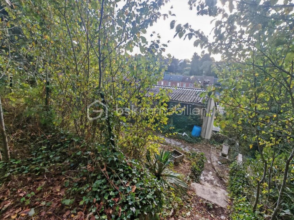 CREIL – Maison individuelle 6 pièces – 102 m² habitables / 160 m² au sol – Grand jardin devant et derrière – Exposition plein sud – 6 pièces – 2 chambres – 101 m²