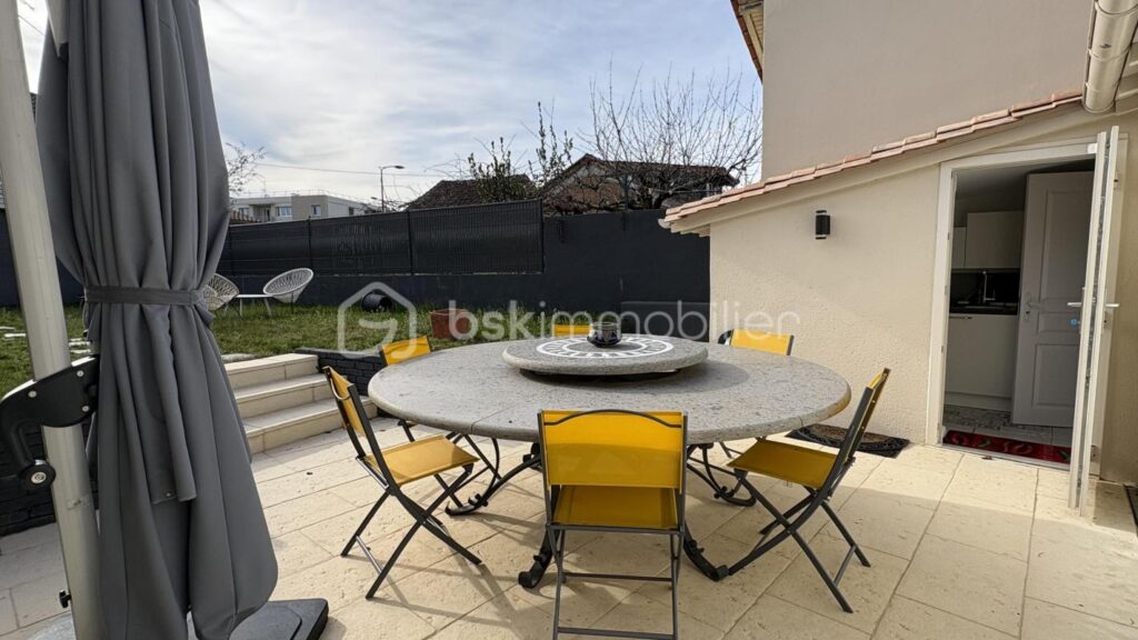 🏡 Rare en centre-ville de Bergerac – Maison 146 m² avec jardin et double garage – 6 pièces – 3 chambres – 146 m²