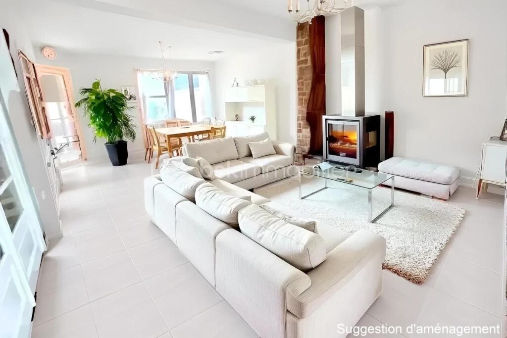 SECTEUR TOP MAISON SEMI INDIVIDUELLE LUMINEUSE, EN RETRAIT DE RUE – BEAU JARDIN GRAND GARAGE DEPENDANCES – 4 pièces – 3 chambres – 107 m²