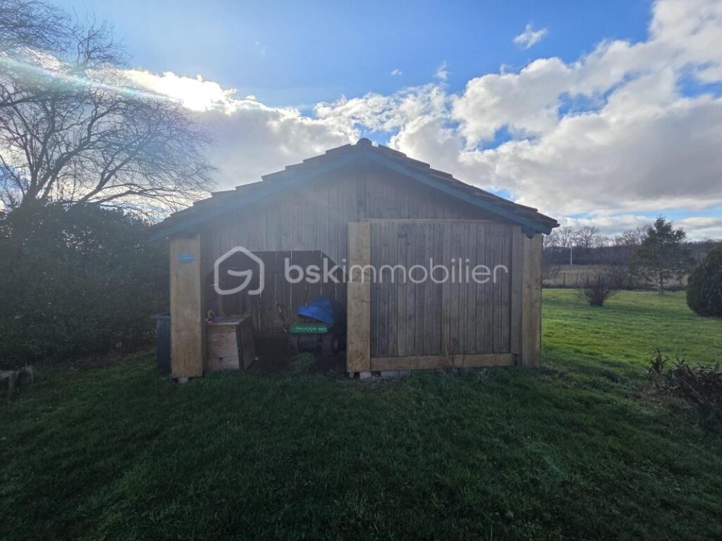 Ferme de 142m2 a saint etienne le molard – 4 pièces – 3 chambres – 142 m²