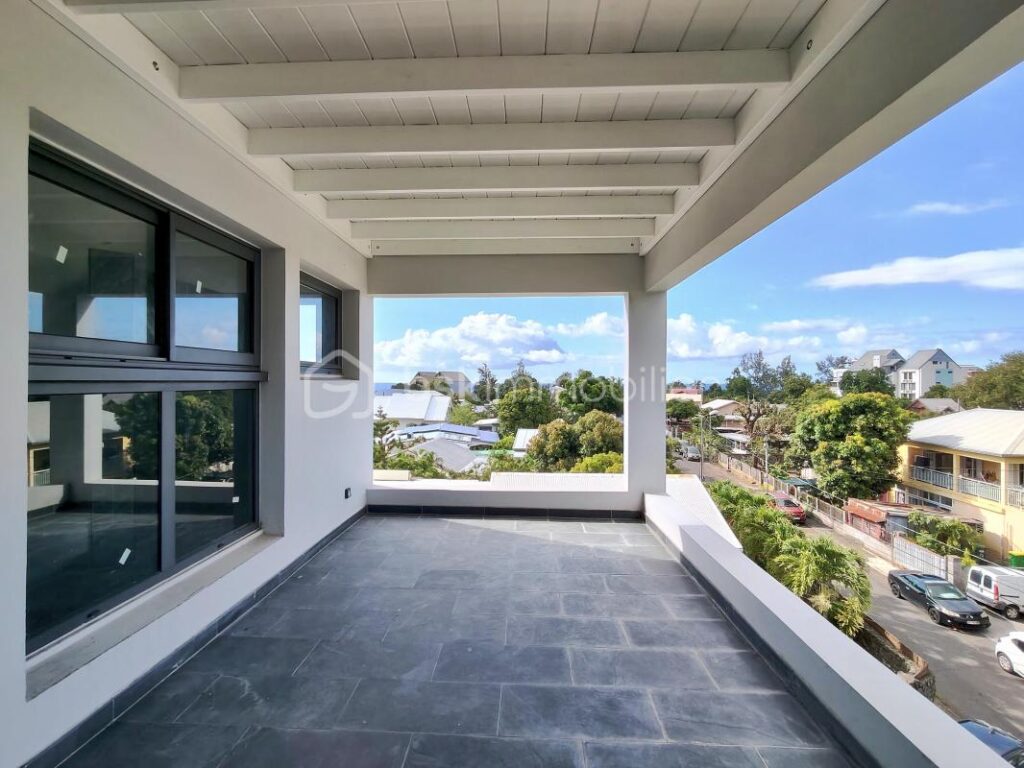 Villa Neuve de 200m² avec piscine – Saint-Paul – 5 pièces – 2 chambres – 200 m²