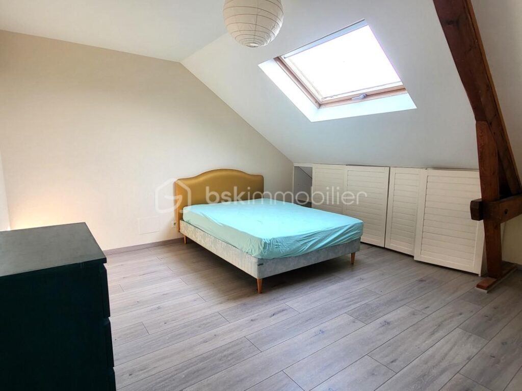 Une maison pleine de vie et de caractère située à Avranches ! – 7 pièces – 4 chambres – 215 m²