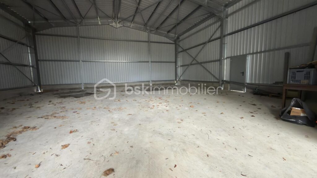 Magnifique maison de 136 m2 sur 4000 m2 de terrain – 6 pièces – 3 chambres – 136 m²