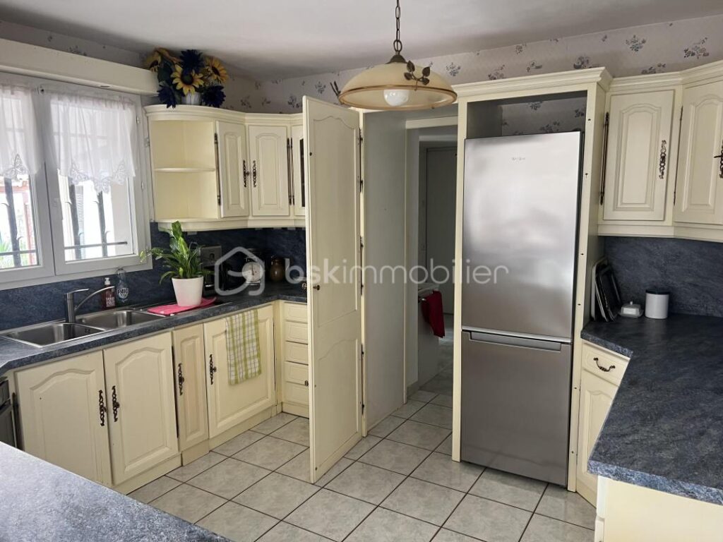 Découvrez le confort d&rsquo;une maison traditionnelle sans mitoyenneté à Thézan-lès-Béziers – 6 pièces – 5 chambres – 150 m²