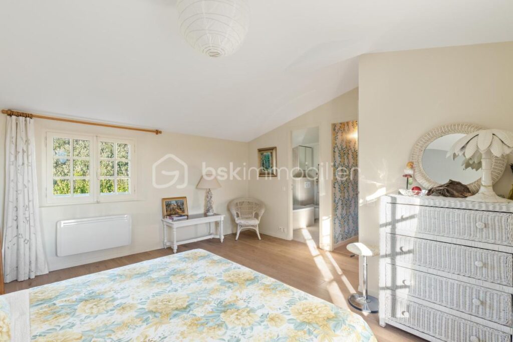 Une villa clés en main, alliant charme et sérénité dans un écrin de verdure – 5 pièces – 4 chambres – 170 m²