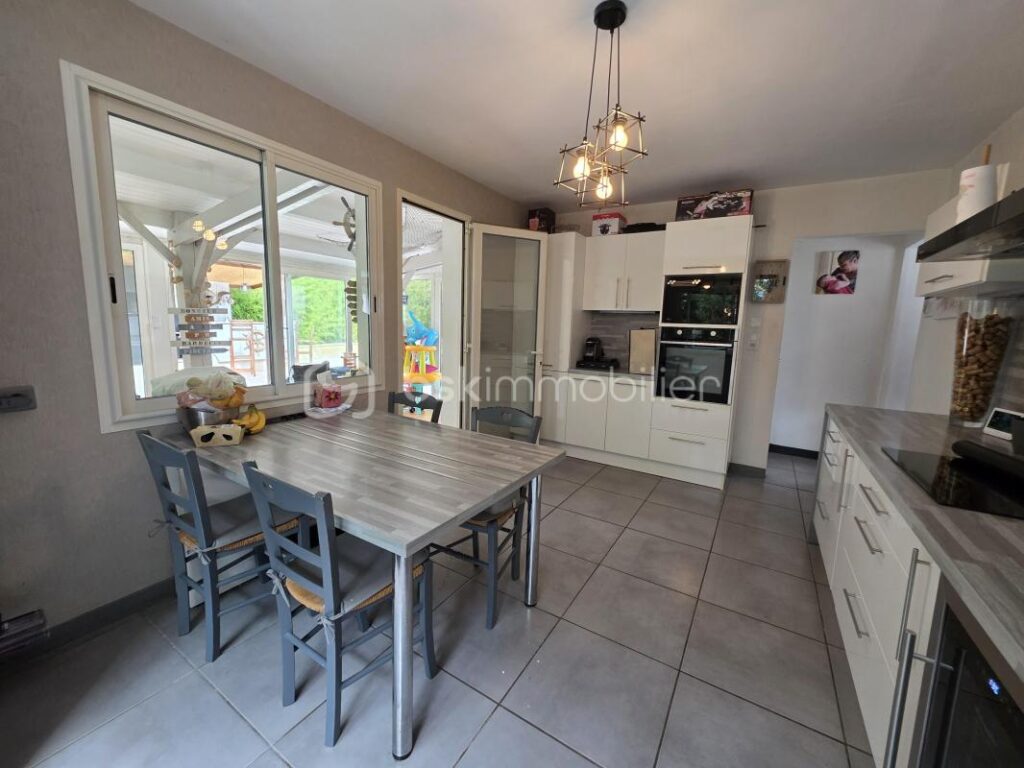 MAISON 128 m²- 4 CHAMBRES- PISCINE- POOL HOUSE- GARAGE – 5 pièces – 4 chambres – 128 m²