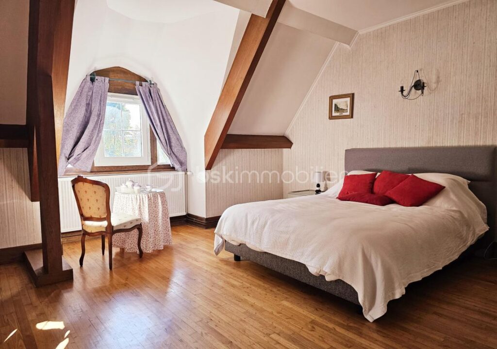 COUP DE COEUR : Magnifique chaumière, où vous admirerez le jardin depuis le SPA – 9 pièces – 5 chambres – 470 m²