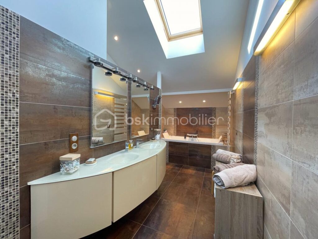 Villa au Calme avec Vue, Piscine & Dépendance – Un Vrai Coup de Cœur Familial ou Investisseur ! – 12 pièces – 5 chambres – 310 m²