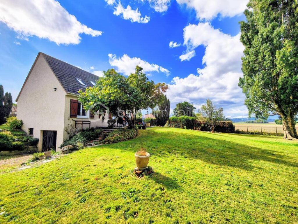 Maison familiale 4/5ch au calme avec jardin arboré vue sur la plaine – 7 pièces – 4 chambres – 113 m²