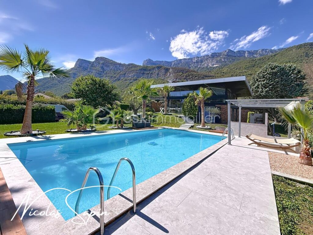 Maison d’architecte de 188m2 avec piscine – 6 pièces – 4 chambres – 188 m²