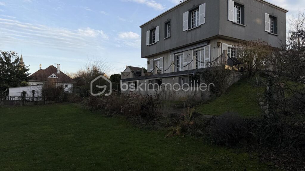 Maison contemporaine à l’architecture cubique – Vue dégagée sur la vallée – 6 pièces – 4 chambres – 149 m²