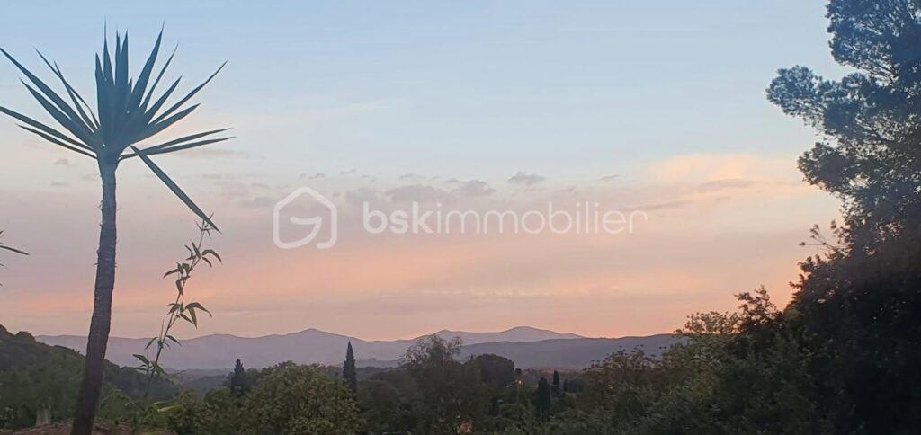 A Lorgues (Var) – MAISON TRADITIONNELLE avec loft indépendant, piscine balinaise & prestations haut de gamme! – 6 pièces – 4 chambres – 150 m²