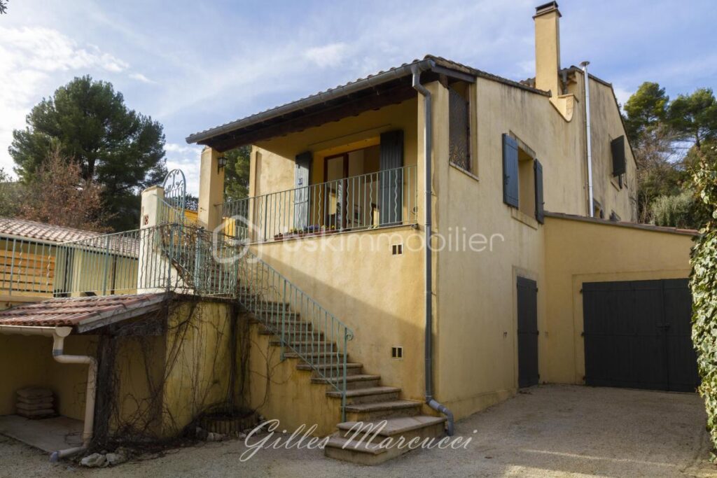 A la recherche d’une maison au calme et confortable ? – 5 pièces – 3 chambres – 174 m²