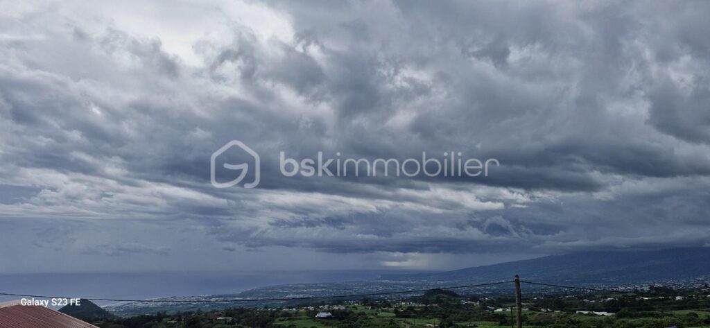 Maison a rénover A PETITE ILE – 4 pièces – 3 chambres – 75 m²