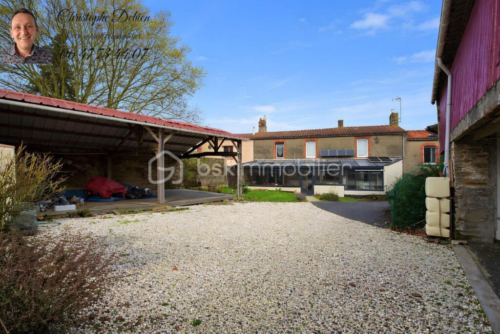 PAVILLON FAMILIAL 221 M² – 6 CHAMBRES – JARDIN CLOS & DÉPENDANCES – CENTRE DE CHAVAGNES-EN-PAILLERS – 10 pièces – 6 chambres – 221 m²