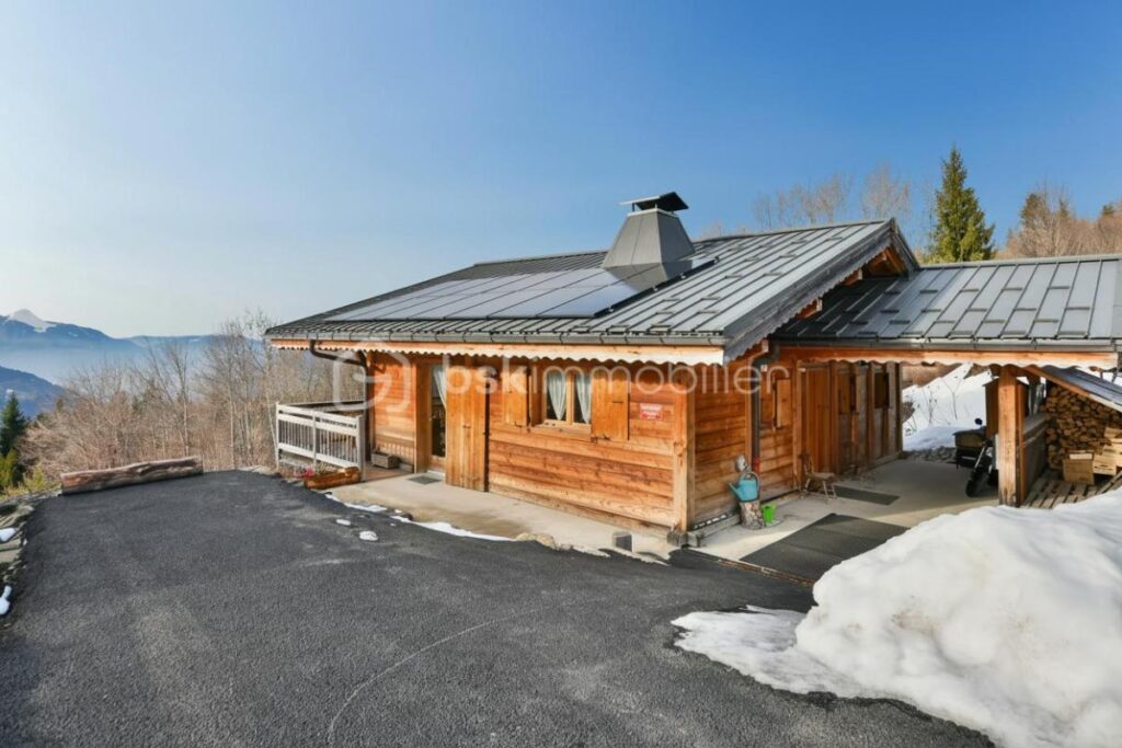 CHALET AVEC VUE PANORAMIQUE, ACCÈS SKI & POTENTIEL LOCATIF – 4 pièces – 3 chambres – 135 m²