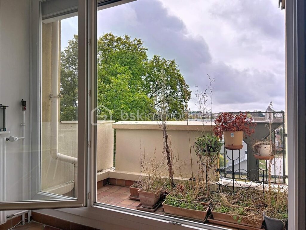 ***DUPLEX AVEC TERRASSE ET BALCONS*** – 5 pièces – 3 chambres – 108 m²