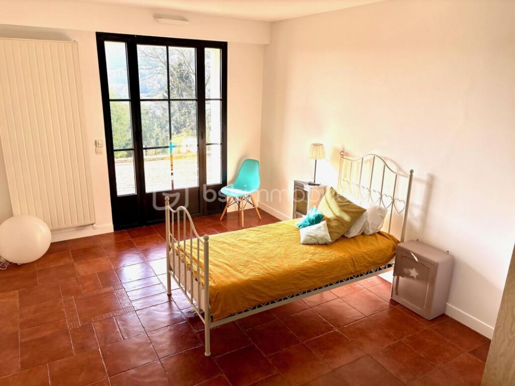 Demeure de très haut standing – NR pièces – 9 chambres – 564 m²