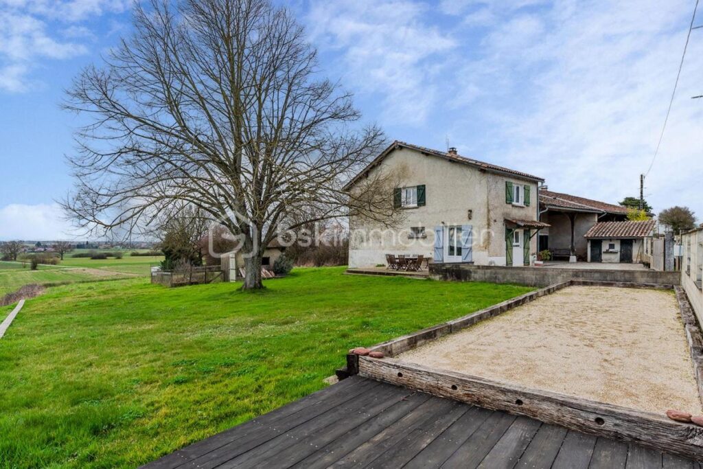 MAISON AVEC CHARME , POTENTIEL D’AGRANDISSEMENT ET DEPENDANCE AU CALME ET SANS VIS A VIS – 5 pièces – 3 chambres – 128 m²