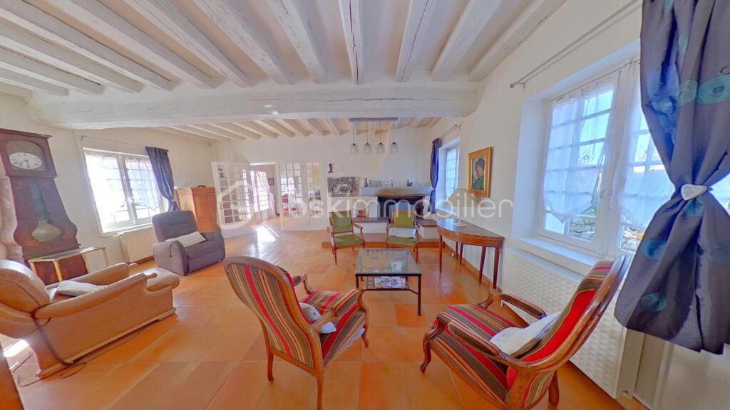 Magnifique propriété de 180 m² sur 1778 m² de terrain – 6 pièces – 4 chambres – 180 m²