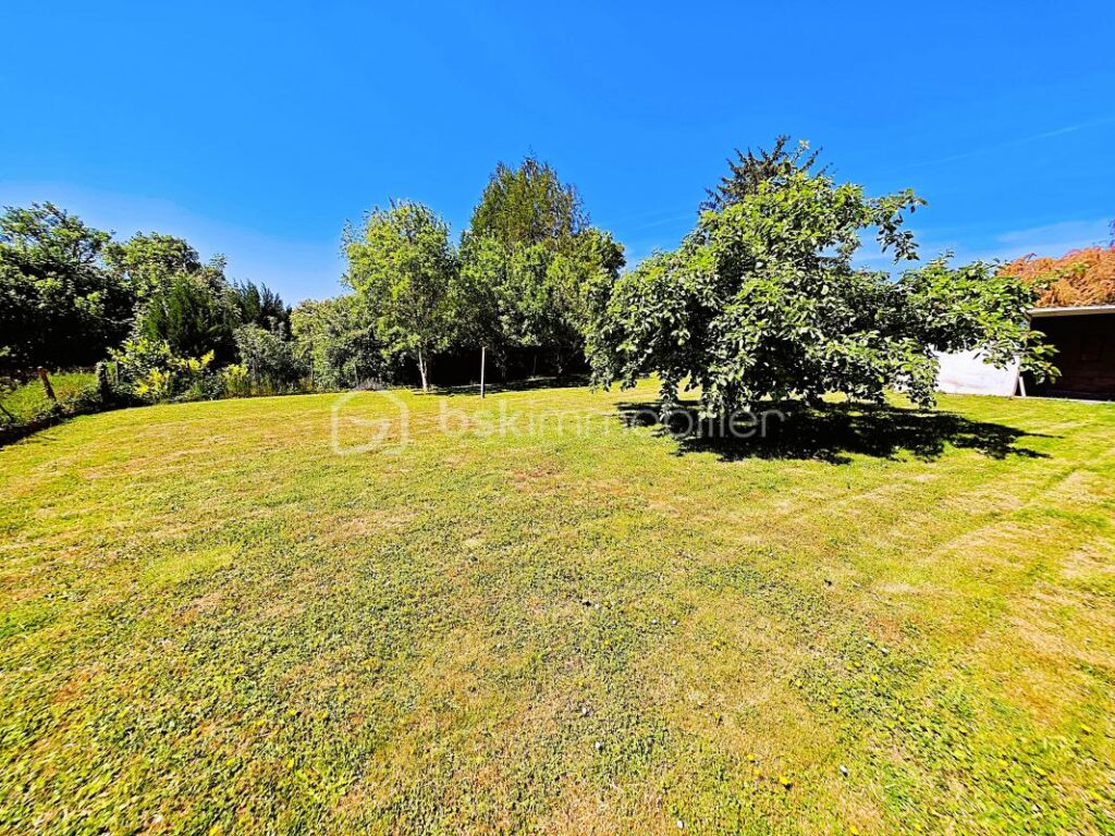 Maison de plain-pied de 80 m² sur sous-sol total sur terrain entièrement constructible et divisible de 1457 m² – 4 pièces – 2 chambres – 80 m²