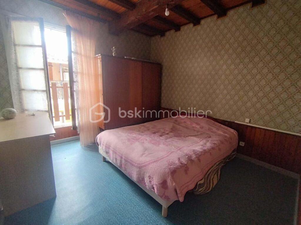 MAISON DE VILLAGE 300M2 OU ENSEMBLE IMMOBILIER DE 3 APPARTEMENTS – BROUILLA – 11 pièces – 8 chambres – 300 m²