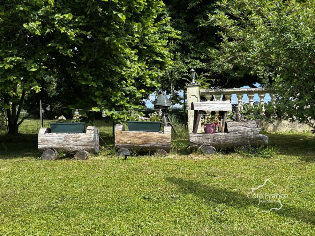 Corps de ferme avec maison d’habitation, plusieurs grandes d – 6 pièces – 3 chambres – 98 m²