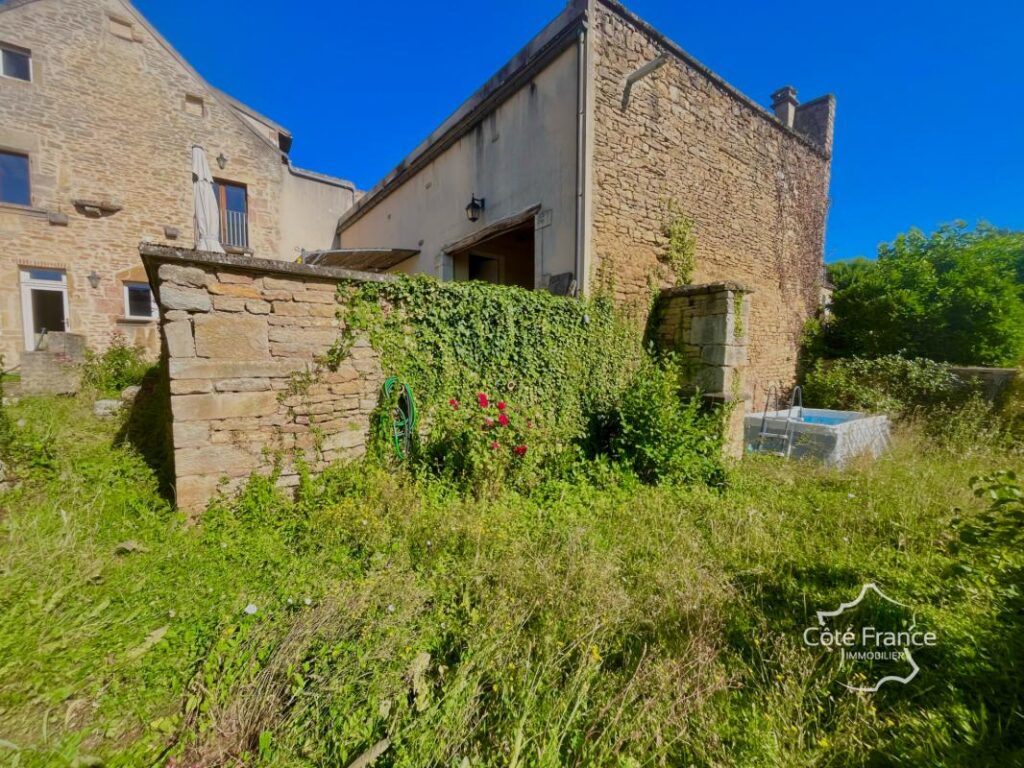 Demeure médiévale de charme avec vues imprenables au coeur de – 4 pièces – 2 chambres – 127 m²