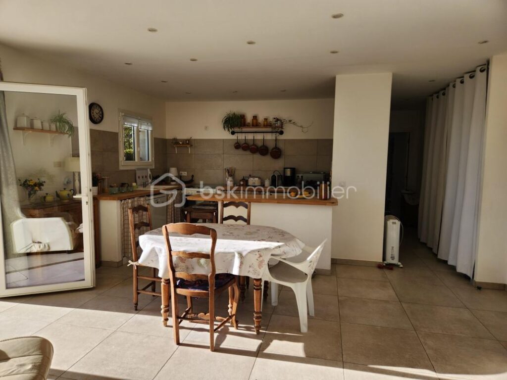 EXCLUSIVITE à FORCALQUIER : Deux logements indépendants de plain pied dans quartier calme ! – 8 pièces – 5 chambres – 175 m²