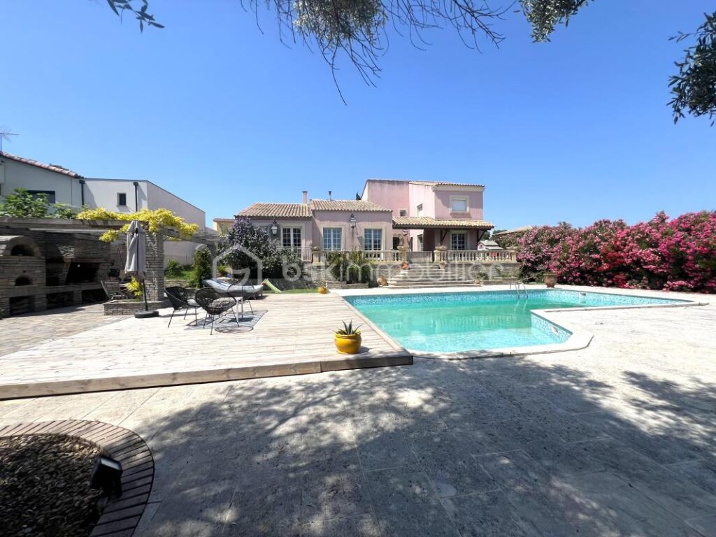 Maison 280m2 à Poussan – 7 pièces – 6 chambres – 280 m²