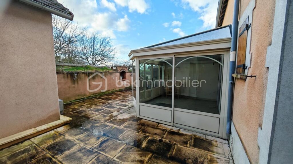 Charmante maison mitoyenne authentique 104 m² habitable environ – 4 pièces – 2 chambres – 112 m²