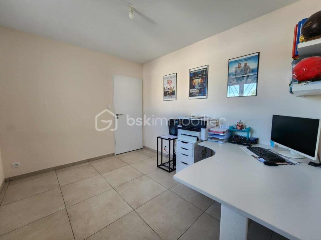 Superbe villa de plain-pied sans vis-à-vis avec quatre chambres – 6 pièces – 4 chambres – 145 m²