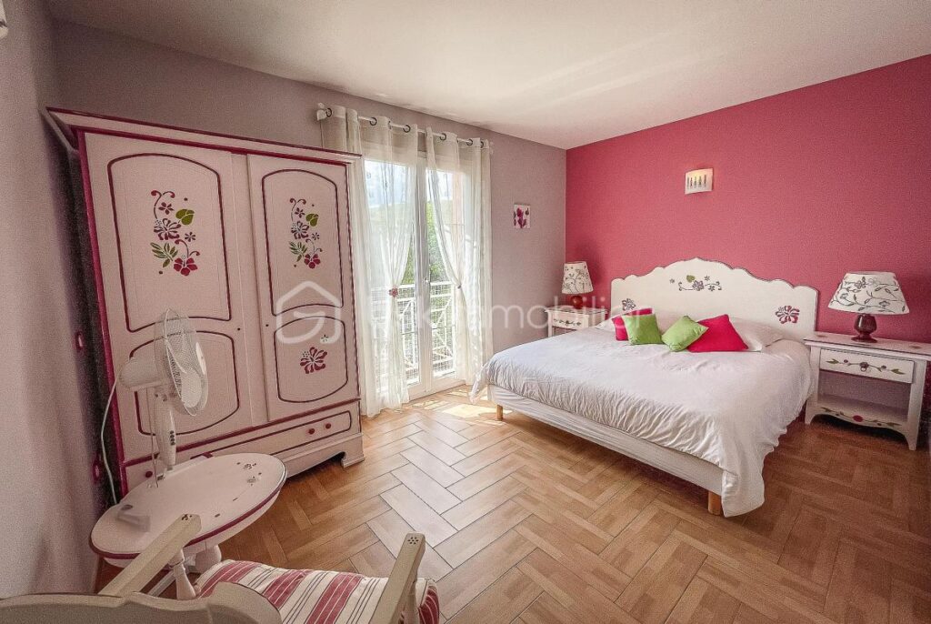 Domaine d’architecte 490 m² – 3 logements indépendants – Piscine à débordement – Vue panoramique – DPE A – Saint-Jean-de-la-Blaquière (34700) – 40 min Montpellier – 16 pièces – 12 chambres – 490 m²