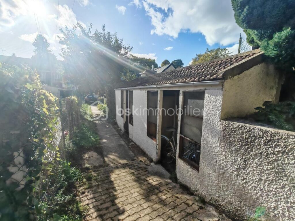 CREIL – Maison individuelle 6 pièces – 102 m² habitables / 160 m² au sol – Grand jardin devant et derrière – Exposition plein sud – 6 pièces – 2 chambres – 101 m²