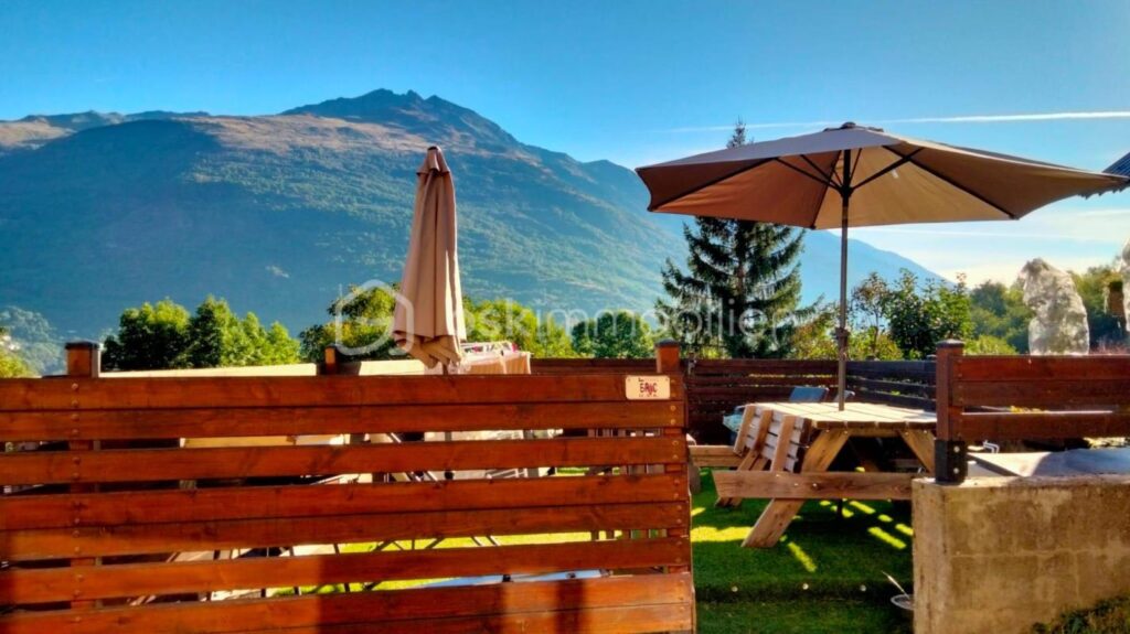 Appartement de standing – 83m² – Terrasse, terrain et stationnements – Saint-Martin-d’Arc – 5 pièces – 4 chambres – 83 m²