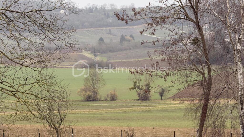 Magnifique maison de 136 m2 sur 4000 m2 de terrain – 6 pièces – 3 chambres – 136 m²