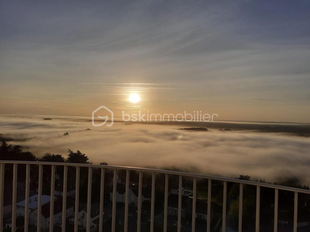 Appartement offrant une vue imprenable sur la Loire et la ville de Blois – 3 pièces – 2 chambres – 71 m²