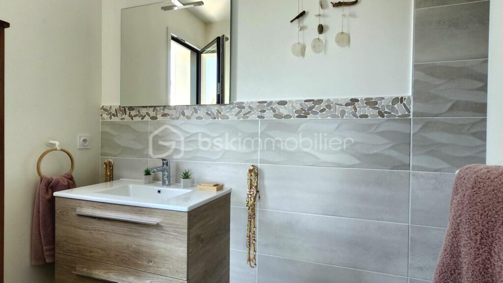 Maison moderne construite en 2020 + terrain constructible pour éventuelle extension – 7 pièces – 5 chambres – 202 m²