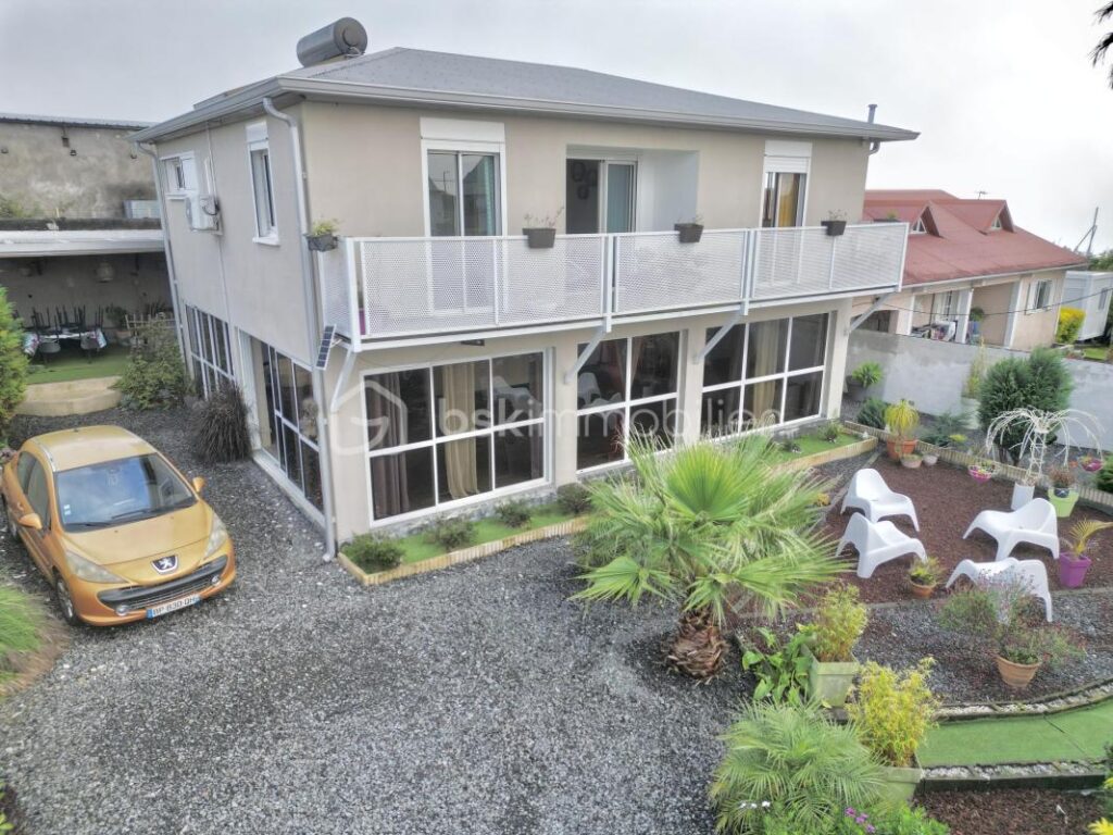 Propriété récente avec espace bien-être, fort potentiel locatif et vue montagne dégagée – 5 pièces – 3 chambres – 160 m²