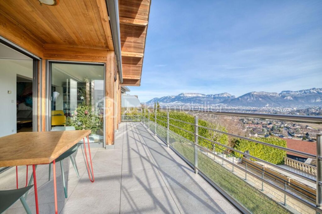 Magnifique villa contemporaine / Vue panoramique – 6 pièces – 3 chambres – 212 m²