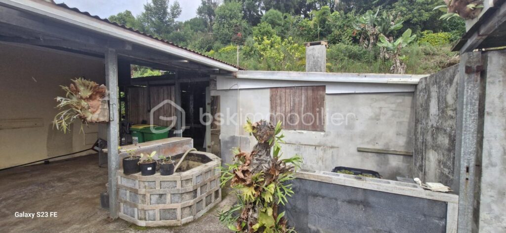 Maison a rénover A PETITE ILE – 4 pièces – 3 chambres – 75 m²