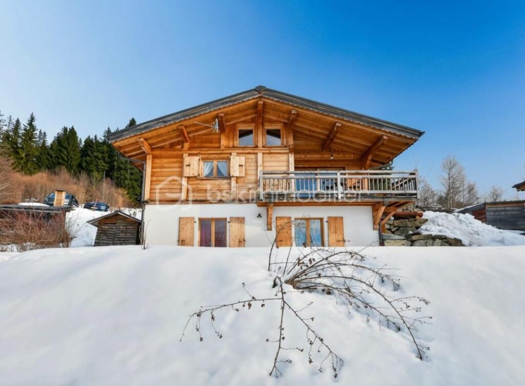 CHALET AVEC VUE PANORAMIQUE, ACCÈS SKI & POTENTIEL LOCATIF – 4 pièces – 3 chambres – 135 m²