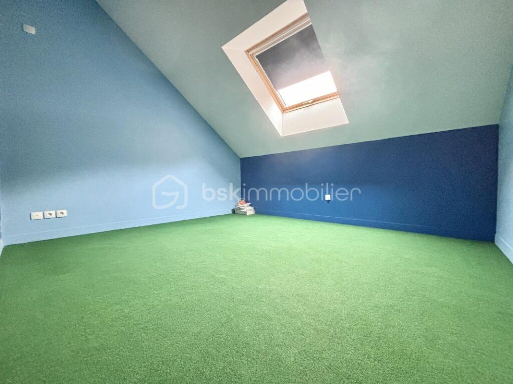 Maison d’architecte de 173m2 avec terrain de 993m2 – 6 pièces – 5 chambres – 173 m²