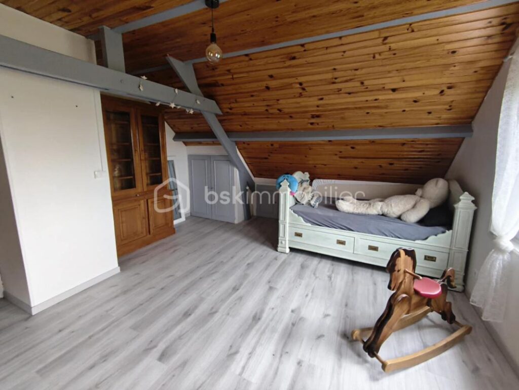 Charmant pavillon familial aux beaux volumes – 7 pièces – 4 chambres – 145 m²