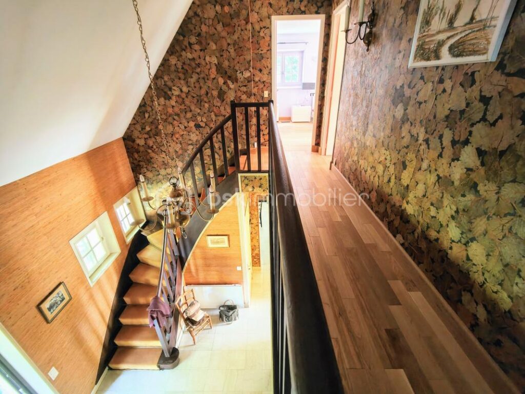 Propriété 2 maisons parc boisé privé av tennis – 11 pièces – 6 chambres – 234 m²