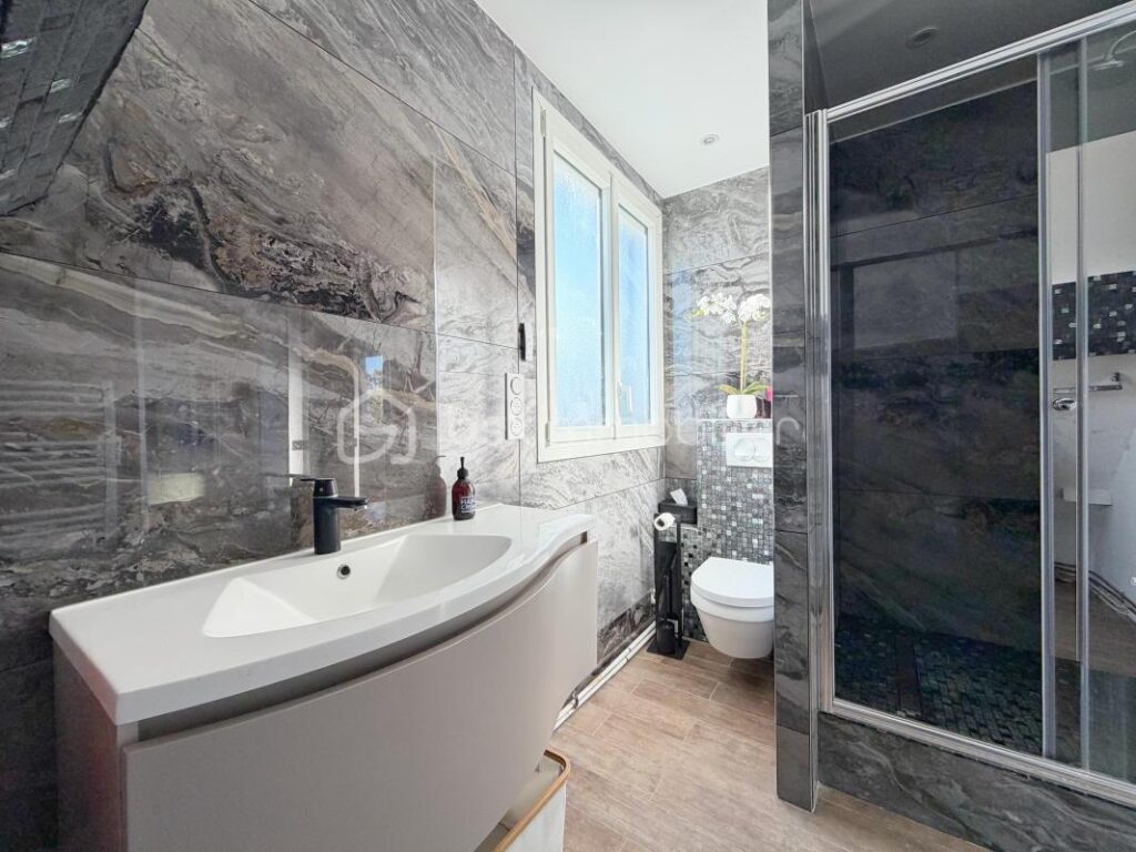 NOUVELLE PEPITE POUR POSER SES VALISES ! – 7 pièces – 4 chambres – 114 m²