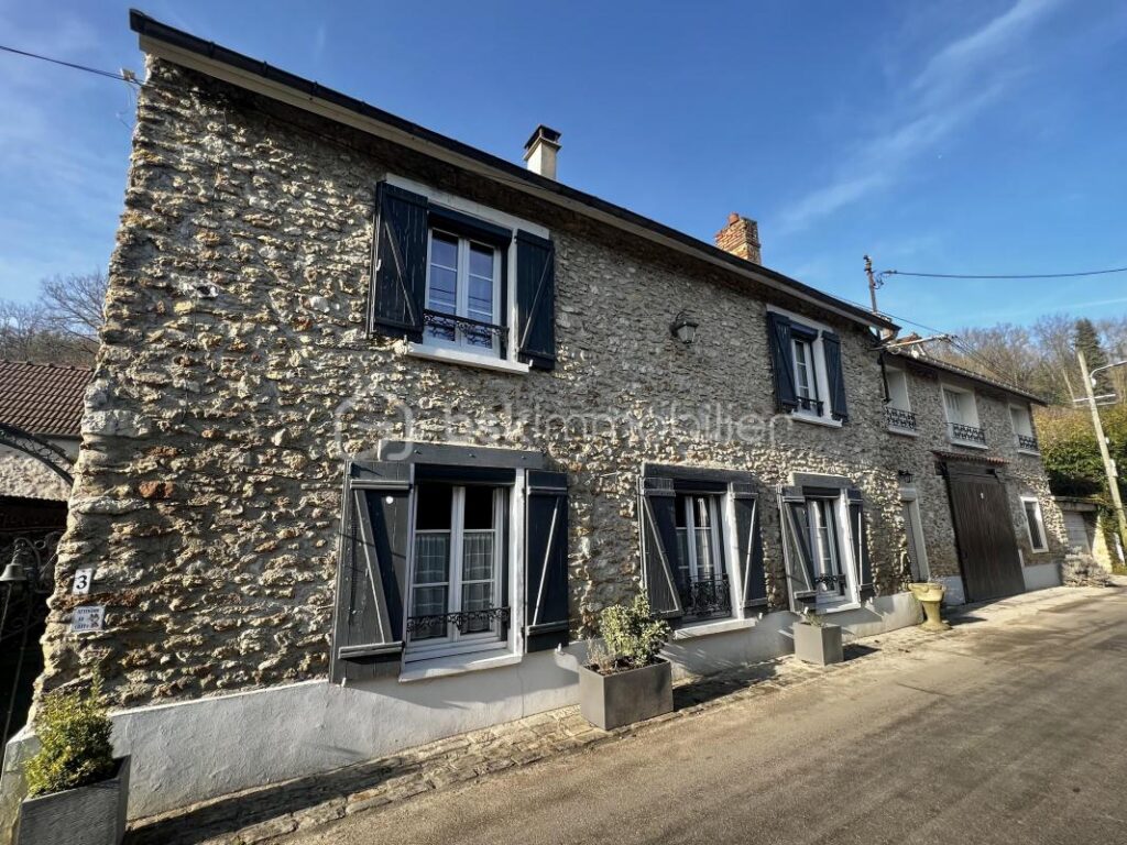 Submergez-vous dans une oasis de tranquillité à quelques minutes de Crécy la Chapelle! – 6 pièces – 4 chambres – 150 m²